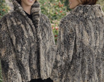 Vintage 60's short fur jacket. GRAY CURLY GOAT. Crop style. Entirely lined. "Rhodes". Small.