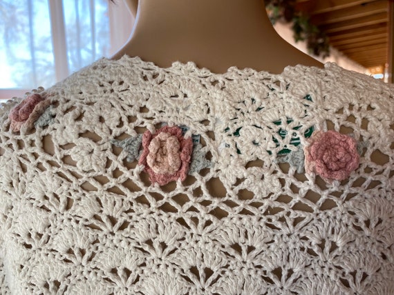 Roses hand knitted top, off white with 3D floral … - image 8