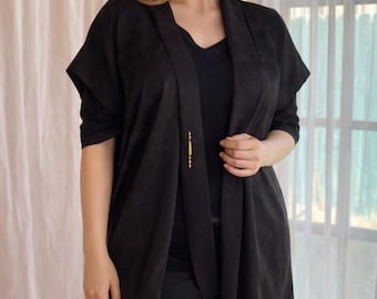 Chaleco tipo kimono de seda negra: Chaqueta japonesa con textura floral y colgante de jade