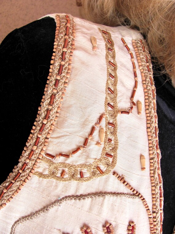 Raw beige silk, front panels hand beaded with woo… - image 6