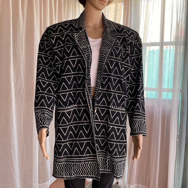 Vintage 80's oversized black and white cotton jacket, with shoulder pads and pockets.