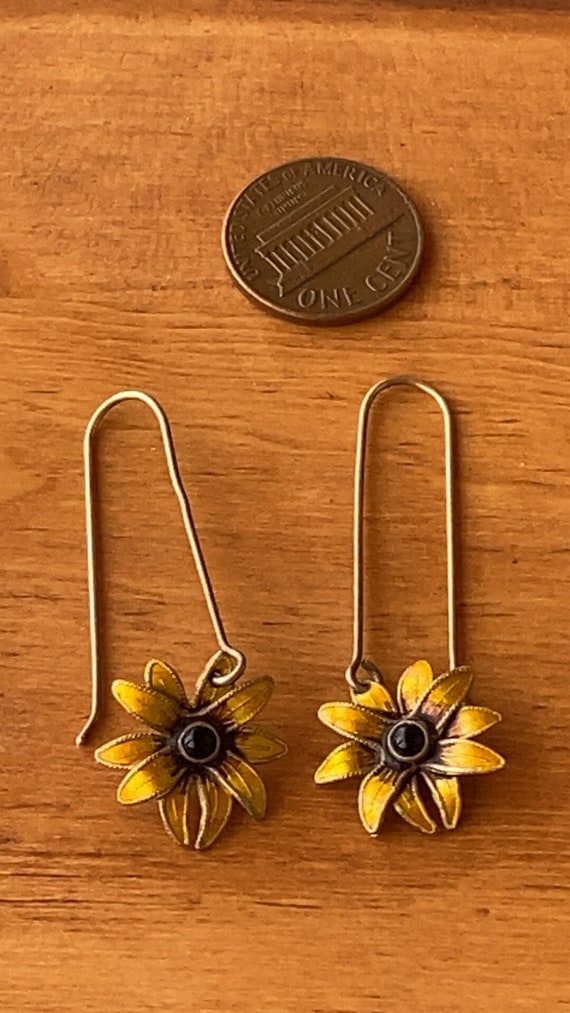 Vintage 70's - Tiny sunflower earrings. dangling p