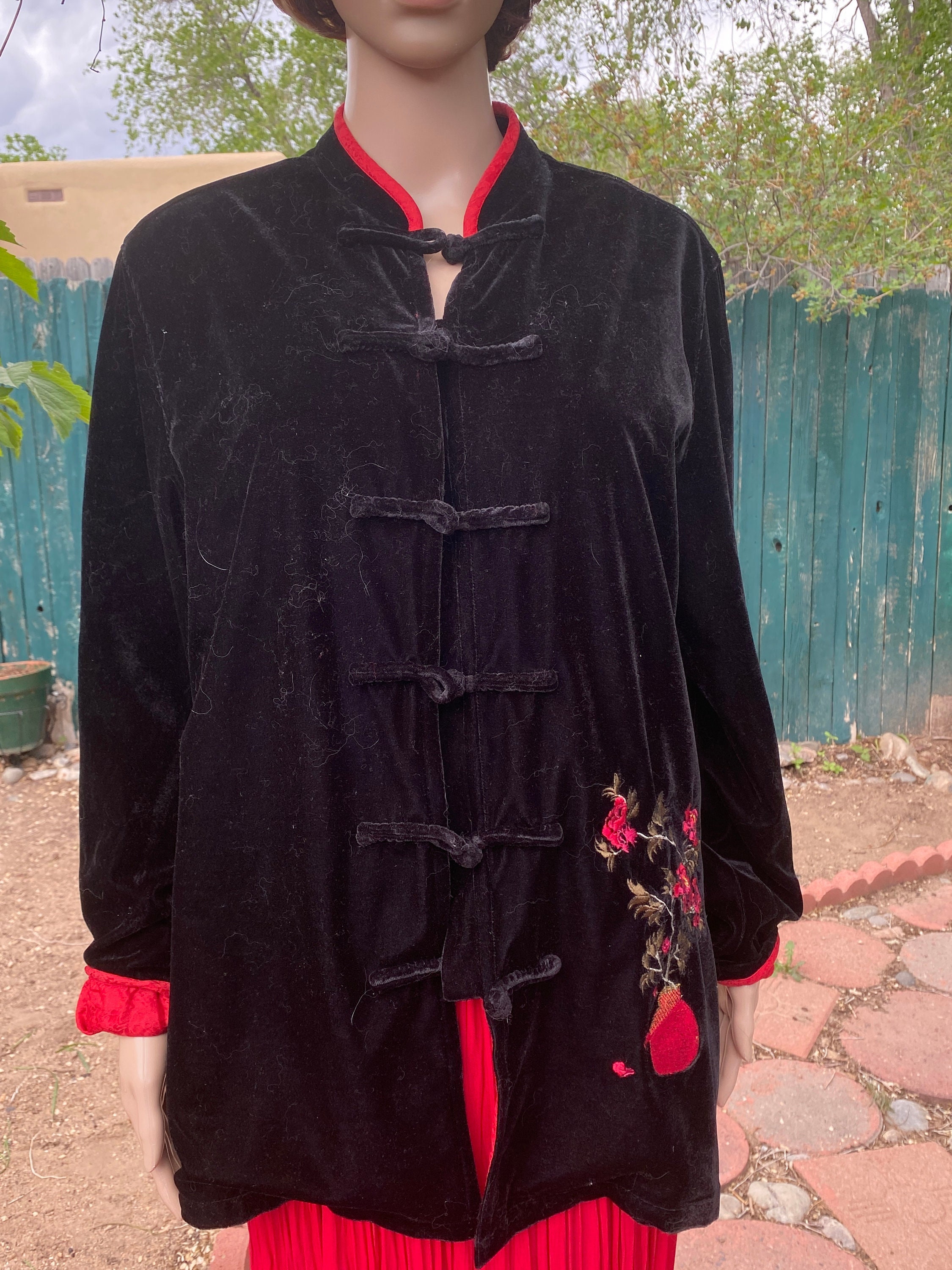 BLACK CHINESE Velvet Jacket With Vase and Flowers Embroidery BLACK CHINESE Velvet Jacket With Vase and Flowers Embroidery