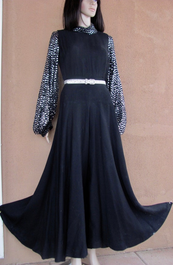 Vintage 70s - Gorgeous Black Crepe and Silver Sequ