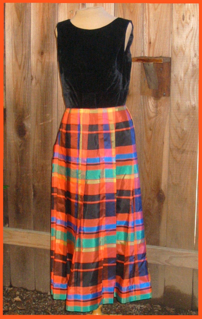 Cocktail dress with tartan taffetas skirt and black bodice VINTAGE 1970s