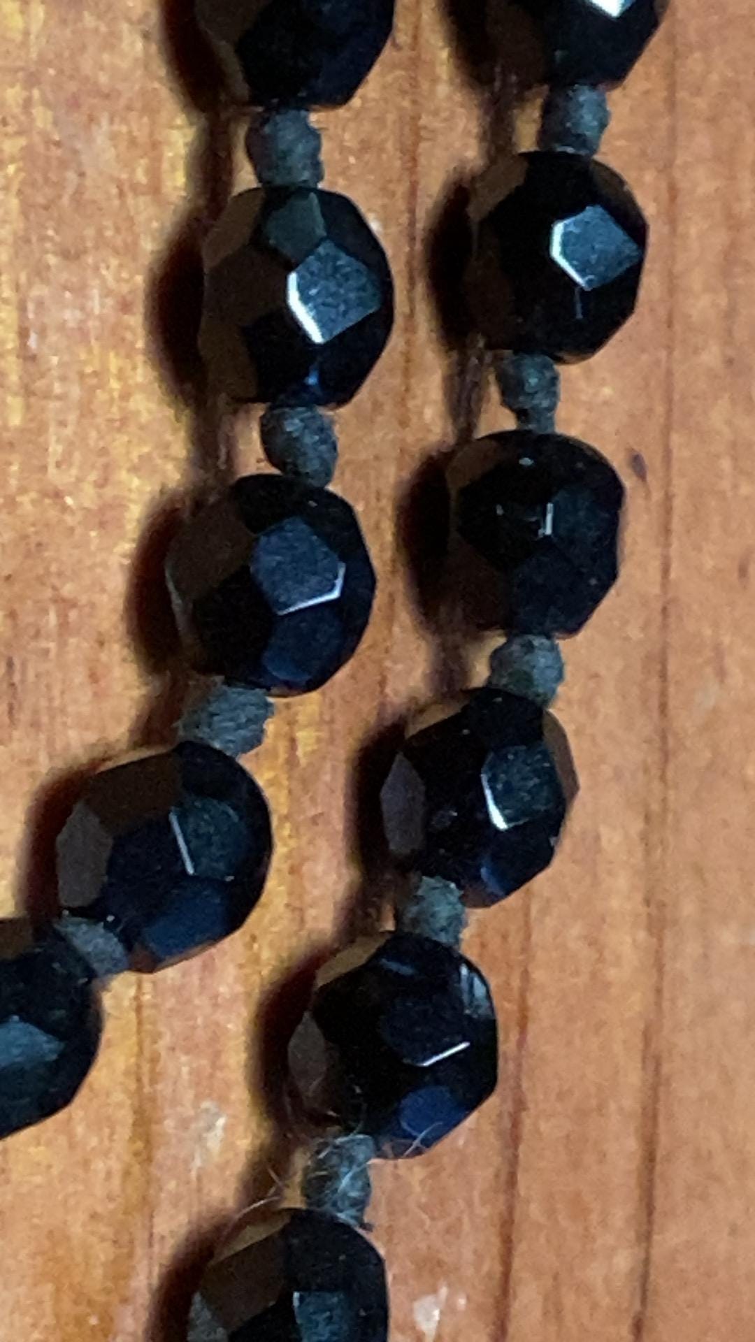 Collier Plastron Femme - Style Bavoir En Métal Argenté Orné De Détails