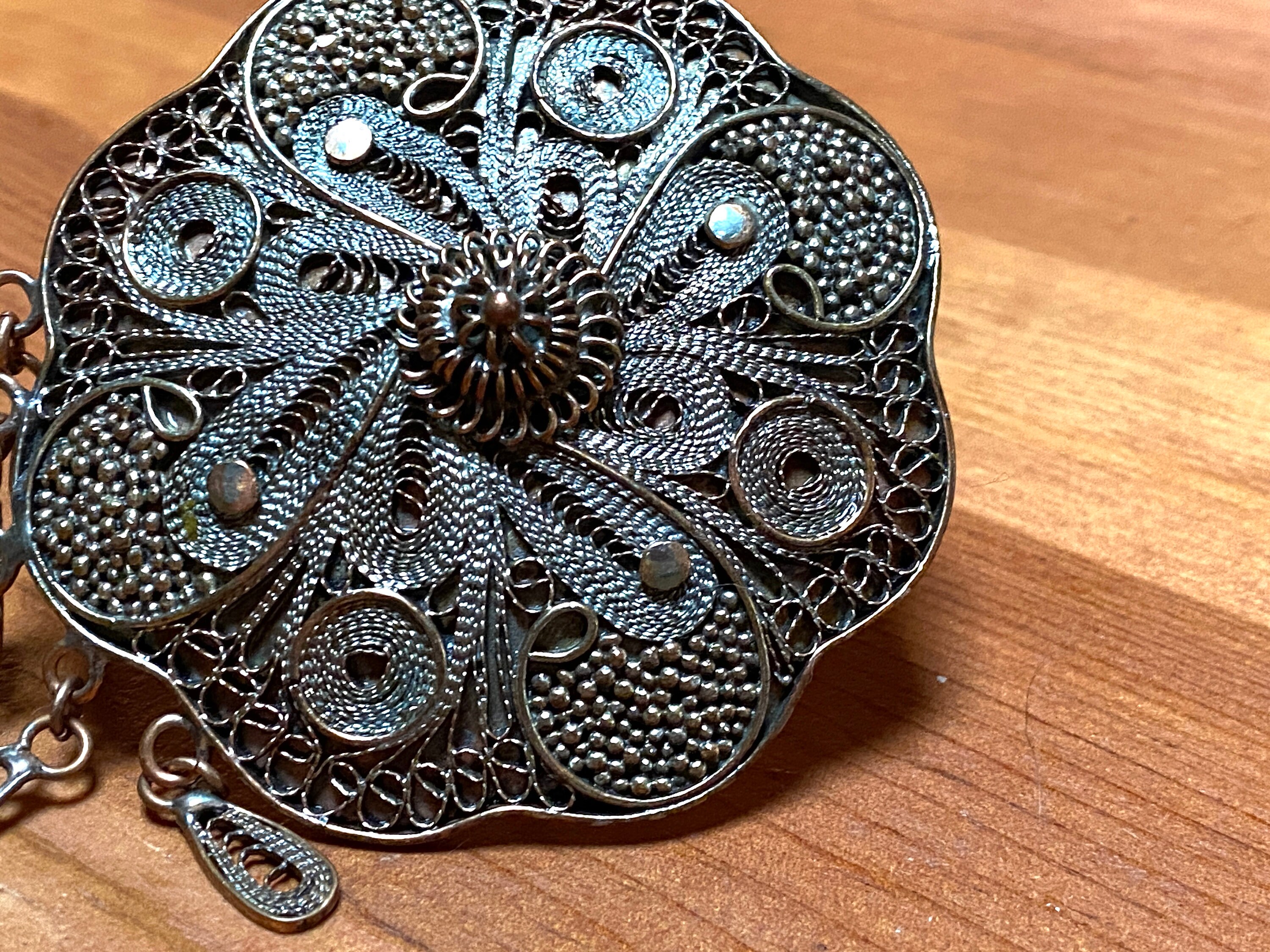 Broche Souvenir 'Ville De Vence' Vintage Années 70 - Filigrane émaillé En Acier - Neuf Vieux Stock