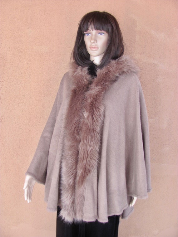 Boho chic, Gothic, Mod, Light warm cape with faux… - image 3