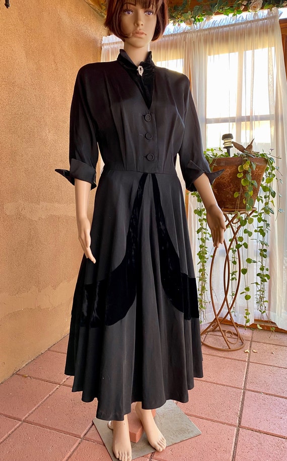 Vintage 1940s - Black cloth full dress with black… - image 1