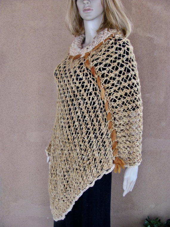 Vintage 1970's - Sexy Woolen Poncho  - Bi color l… - image 5