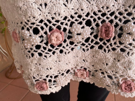 Roses hand knitted top, off white with 3D floral … - image 5