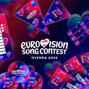 Puede incluir: Imagen promocional del Festival de la Canción de Eurovisión Viena 2026, con entradas, pulseras y hojas de votación. El diseño incorpora corazones y el logotipo del concurso en una vibrante combinación de rosa, azul y rojo.