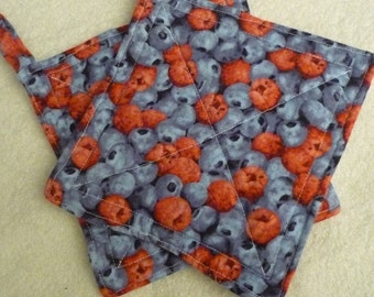 Hot pads covered with blueberries and raspberries,unique gifts,insulated fabric,kitchen accessory,quilt trivit,hot food, hot pads, oven mitt