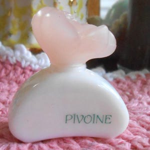 RARE Classic Pivoine Yves Rocher Perfume Vintage Miniature .25oz/7.5ml EDT Mini splash Vanity Collectible Distinctive Bottle Flower Cap