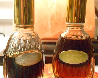 Par de mini colonias Dab con fórmula original Youth Dew Perfume Estee Lauder, botella distintiva con estrías, tapa y etiqueta doradas vintage de los años 70