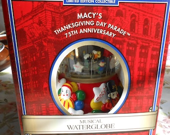 2001 Macy's Thanksgiving Day Parade 75th Anniversary Musical Water Globe Limited Edt NIB