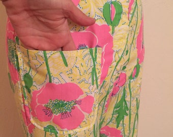 Vibrante rosa poppy impresión en amarillo Vintage THE LILLY de Lilly Pulitzer forrado de alta cintura parche bolsillo pantalones rectos S S