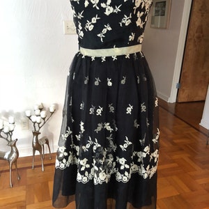 Rich Ivory Embroidered Flowers on Sheer Black Tulle Vintage BETSEY JOHNSON Strapless Fit and Flare Party Dress 6
