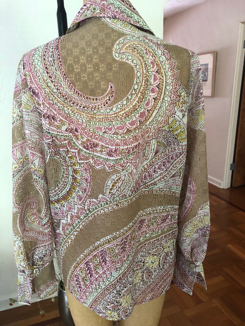 Pastel Paisley on Taupe Open Weave Polyester MARK VII LTD Long Sleeve Blouse 12