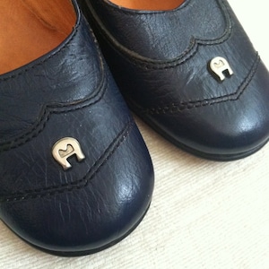 Navy Blue Leather Round Toe Chunky Heel Vintage AIGNER 1970&#39;s Pumps 5B NOS