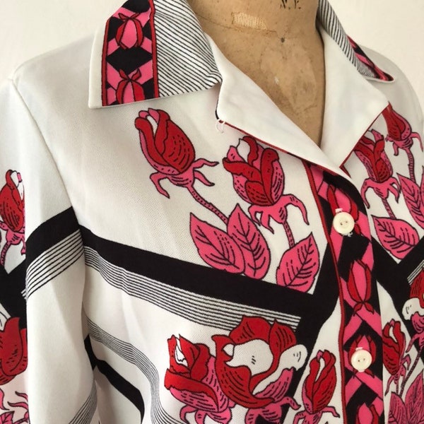 MOD Dino-esque Bright Pink Red Roses on White Polyester Vintage TALS-SPORT by Talbott L/S Straight Cut Blouse L