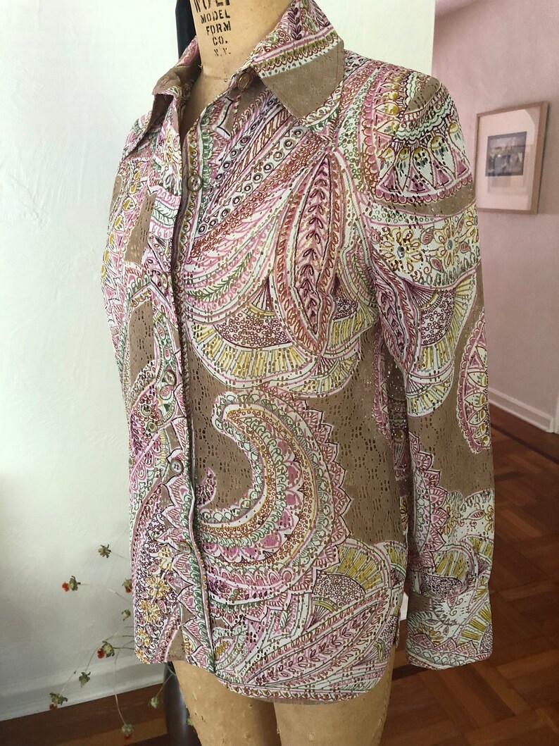 Pastel Paisley on Taupe Open Weave Polyester MARK VII LTD Long Sleeve Blouse 12