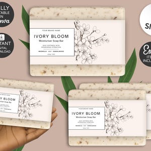 Może przedstawiać: Bary mydlane nawilżające Ivory Bloom z etykietami z kwiatowym wzorem. Etykiety zawierają tekst "IVORY BLOOM Moisturiser Soap Bar" i "Magnolia, Lily, Sandalwood". Obraz zawiera również tekst "3 Sizes" i "Extra Items Included".
