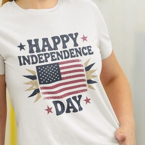 Happy Independence Day Vintage Style T-Shirt, 4th of July Retro Graphic Tee, Unisex Patriotic 4th of July Shirt Vintage American Flag Top