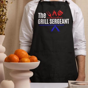 Lustige Grill Sergeant Schürze, Grillen Geschenk für Papa, benutzerdefinierte Vatertagsschürze, lustiges Grillzubehör im Freien, einzigartiges Küchengeschenk