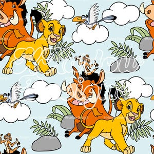Puede incluir: Un patrón sin costuras con personajes de dibujos animados de la película El Rey León. El patrón incluye a Simba, Pumbaa, Zazu y un fondo de jungla con hojas verdes y nubes.