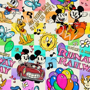 Könnte beinhalten: Ein farbenfrohes Cartoon-Muster mit Mickey und Minnie Mouse, Donald Duck, Pluto und einer lächelnden Sonne. Das Design umfasst Noten, Schmetterlinge, Luftballons und den Text "Mickey & Minnie's Runaway Railway" und "Nothing Can Stop Us Now!" auf kariertem Hintergrund.