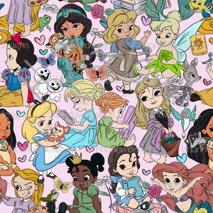 Puede incluir: Un fondo rosa con un patrón repetido de princesas Disney como niños. Cada princesa está representada en un atuendo y una pose diferentes, sosteniendo un libro u otro objeto. Las princesas incluyen a Ariel, Bella, Cenicienta, Jasmine, Mulan, Pocahontas, Rapunzel, Blancanieves y Tiana.