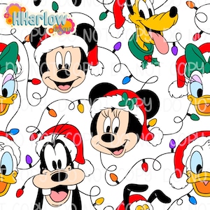 Può includere: Un motivo ripetuto con Topolino, Minnie, Paperino, Pippo e Pluto, tutti con cappelli di Babbo Natale. I personaggi sono intervallati da luci natalizie colorate su sfondo bianco. L'immagine ha un tema festivo e natalizio.