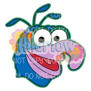 Puede incluir: Cabeza de personaje de dibujos animados con ojos grandes, una amplia sonrisa y una nariz larga. El personaje es principalmente azul con acentos verdes, rosas y rojos. La imagen tiene el texto "Hatterlow Designs" y "DO NOT COPY".