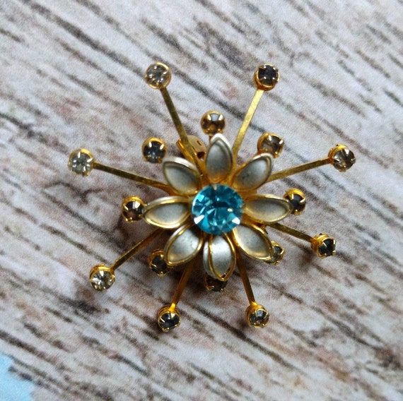 Vintage Rhinestone Flower Pin - Aqua Rhinestone B… - image 3