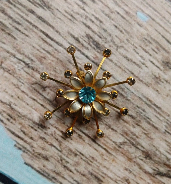 Vintage Rhinestone Flower Pin - Aqua Rhinestone B… - image 2