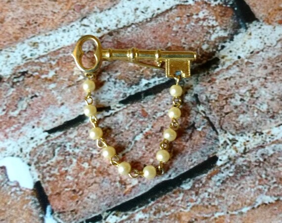 Gold Key Pin - Steampunk Key Pin - Vintage Key Br… - image 2