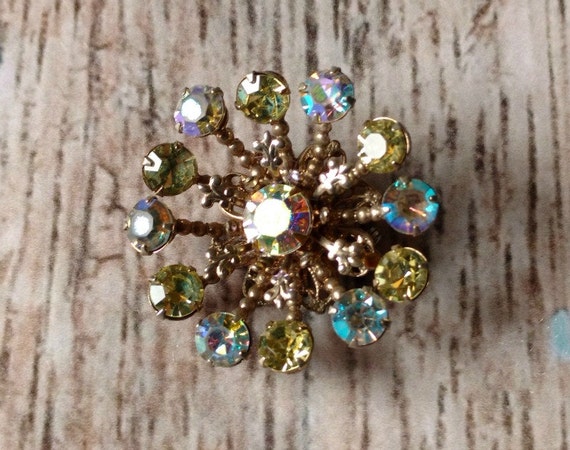 karen6790 Vintage AB Rhinestone Snowflake Pin - Round Rhinestone Starburst Brooch - Iridescent Rhinestones - Silver Metal - 1960s AB Rhinestones