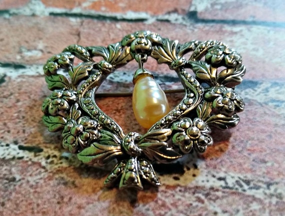 Vintage 1980s Marcasite Brooch with Pendant Pearl… - image 2