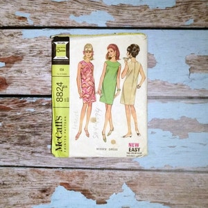 Vintage Sewing Pattern - McCalls 8824 - Vintage Dress Pattern - Short Dress - Day Dress - Size Small 31 Bust - 1960s Sewing