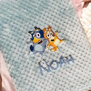 Cobertor bordado personalizado de cachorro azul/cobertor bordado personalizado para recém-nascido/presente de volta para casa/presente de chá de bebê/cobertor para menina e menino