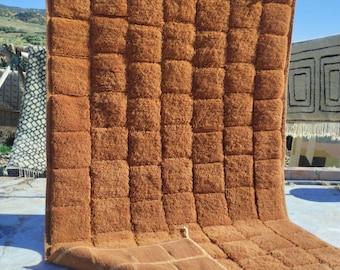 Tapis Beni Ourain marron fait main en laine : motif quadrillé marocain