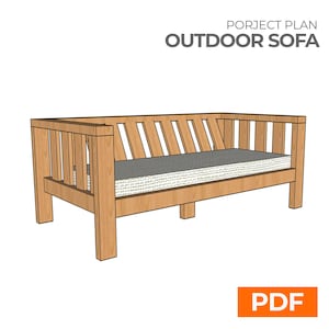 Op de afbeelding: Een 3D-weergave van een houten buitensofa met een lattenrug en een grijs kussen. De bank is gemaakt van lichtbruin hout en heeft een eenvoudig, modern ontwerp. De tekst "PROJECT PLAN OUTDOOR SOFA PDF" is zichtbaar in de afbeelding.