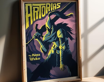 Può includere: Poster incorniciato con un'illustrazione stilizzata di Artorias the Abyss Walker. L'opera d'arte utilizza giallo, blu e viola. Il testo "Artorias" è in alto, con "The Abyss Walker" sotto. Il poster è in una cornice di legno.