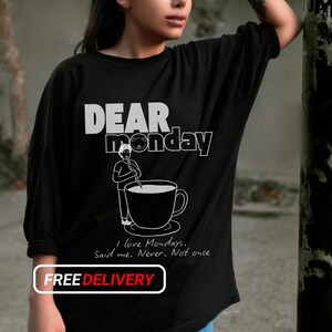 チームワークユニセックスTシャツ、同僚へのオフィスユーモアモチベーションシャツ、チームギフト、オフィスウェア、面白いチーム、コーヒー愛好家へのギフト、仕事サバイバル