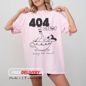 チームワークユニセックスTシャツ、同僚へのオフィスユーモアモチベーションシャツ、チームギフト、オフィスウェア、面白いチーム、コーヒー愛好家へのギフト、仕事サバイバル