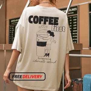 チームワークユニセックスTシャツ、同僚へのオフィスユーモアモチベーションシャツ、チームギフト、オフィスウェア、面白いチーム、コーヒー愛好家へのギフト、仕事サバイバル