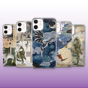 Può includere: Quattro custodie per telefono con diversi design che presentano dragoni, nuvole, stelle e testo. I design sono in tonalità di blu, verde, bianco e nero.