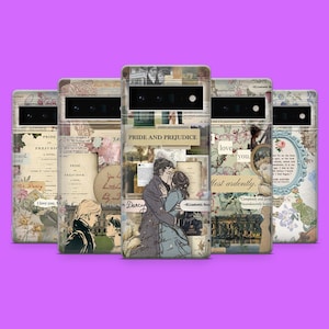 Może przedstawiać: Pięć różnych etui na telefon z kolażem obrazów i tekstu z powieści Dumy i uprzedzenia. Etui zawiera cytaty z książki, ilustracje postaci i wzory w stylu vintage.