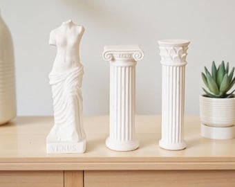 Venus von Milo-Statue mit ionischen und korinthischen Säulen: Antike griechisch-römische Wohndekoration